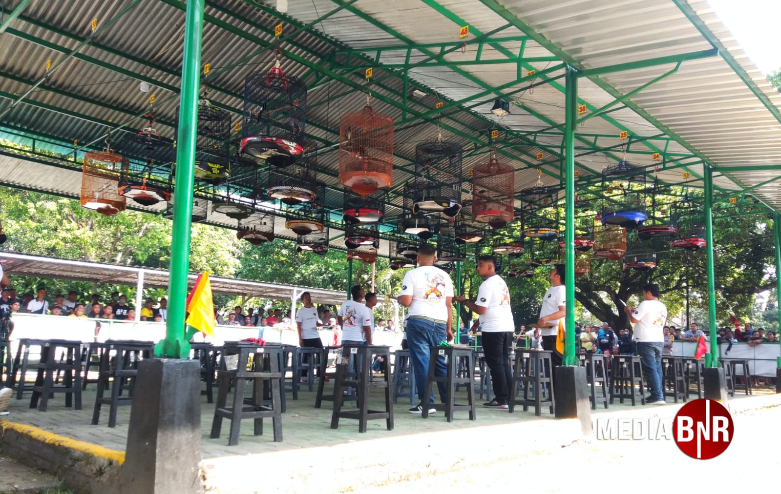 Arena Maleo Ganesha PBI Salatiga nyaris full gantangan semua kelas