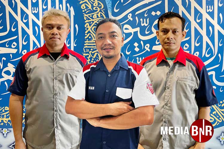 Dari kiri: Ungki Ketua BnR Jogja, Pian Ketua Panitia, Iskandarsyah Penasehat lomba (bnr)