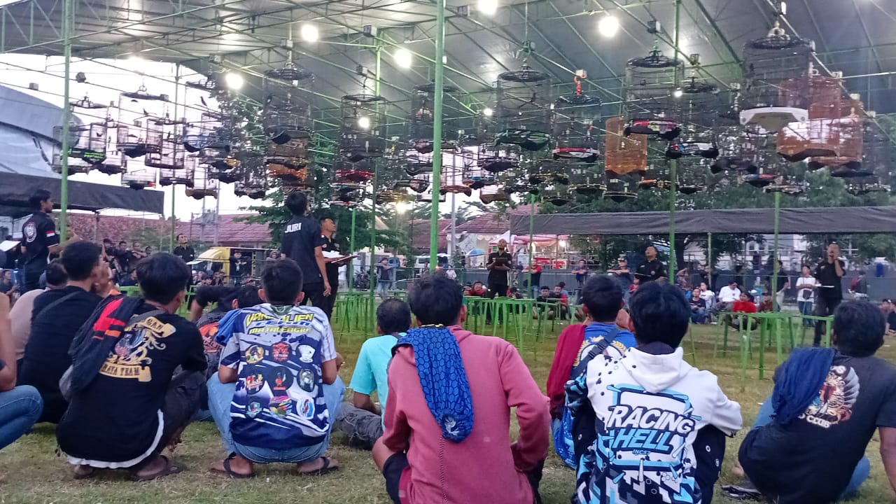 Suasana Festival Lomba Burung Berkicau memperebutkan Piala Bupati Majalengka, Minggu (4/5/2025) di Lapangan GGM Majalengka